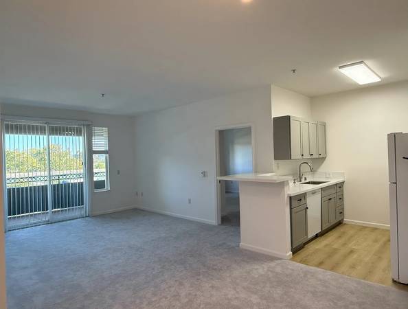 $2,250 / 2br - 2BR/2BA Condo | Private Balcony | In-Unit Laundry + Parking (Central San Mateo)63657896278913122