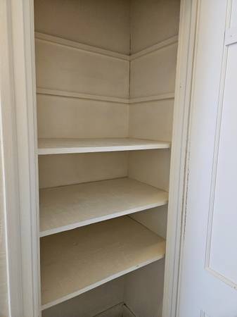 $1,600 / 1br - A block from downtown, 1st Floor (Burlington)63969738481283122