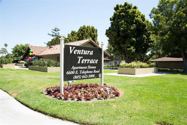 $2,830 / 2br - 885ft2 - Gas stove/oven, Hardwood-inspired vinyl plank flooring in select rooms (Ventura)63668271190401121