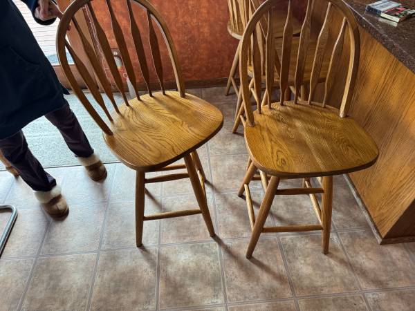 4 like new oak barstools 1