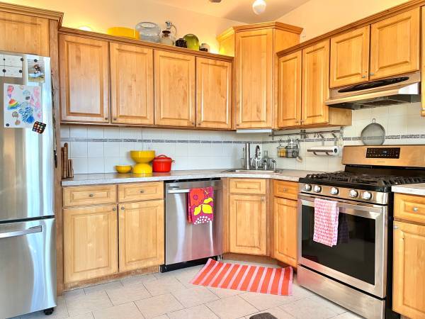 Habitación amueblada espaciosa de $530 y baño en residencia compartida (Boston)63614178618753122