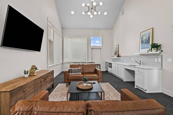 $2,165 / 2br - 1041ft2 - Reserve Your New Townhome Today - Call Us To Come Tour!63820763318529122