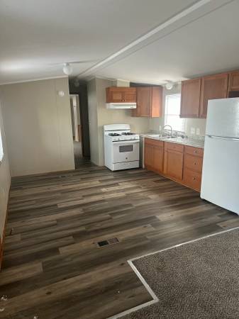 $1,129 / 2br - 1056ft2 - Charming 2 bedroom Coming Soon! Unit 104 (Groveland Manor)63937877358979121