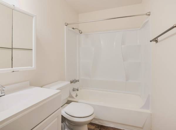 $1,400 / 2br - Gorgeous Green Community & Well Lit, Large Windows + 2Bed in Portland (Portland)63914853775363123