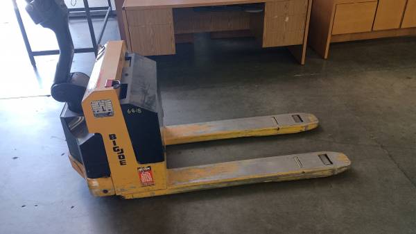 Big Joe electric pallet jack 1