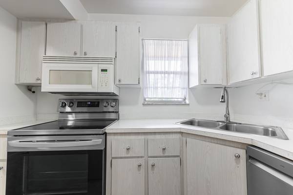 $115,000 / 2br - 819ft2 - Let's Make a Deal🏡Updated Riverside Second Floor 2/1 Condo (Monterey Yacht & Country Club)63867159026049123