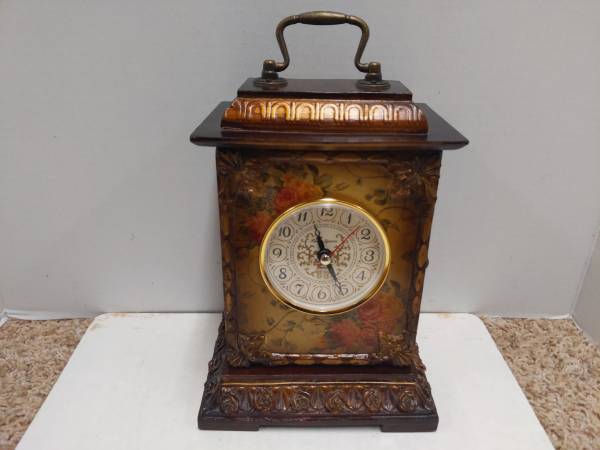 Mantel Clock with Storage 1