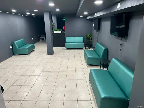 $1,950 / 1000ft2 - Retail commercial space available now! (Mount Vernon)63694409936897120
