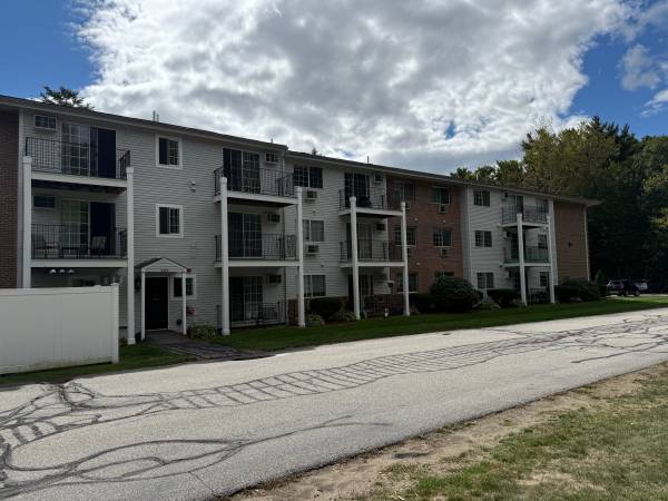 $1,712 / 1br - 667ft2 - Non-Smoking CONDO-1 BR w/ Heat/Hot Water/Cooking Gas included (385 Huse Rd,  Manchester)63931653555202123