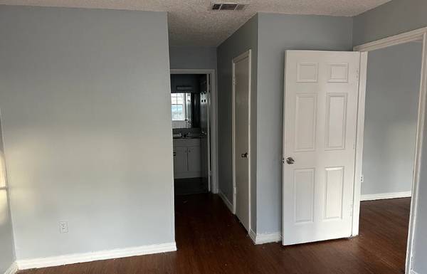 $650.00 / 2br - Newly renovated two beds two bath apartment63857515596161124