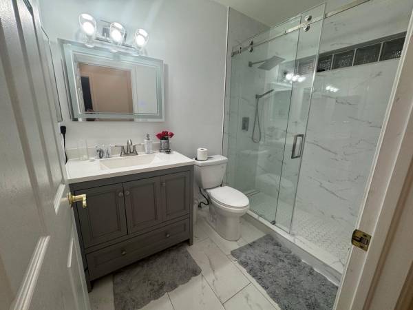 $900 / 1br - 180ft2 - Room with Bathroom (Palm Beach Gardens)64001850003329120