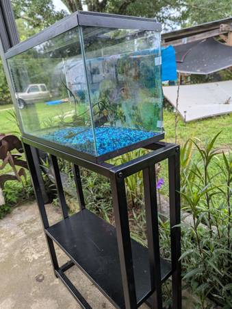 10 gallon aquarium/ stand $80 (Seminole, Al 36574)63836590305539122
