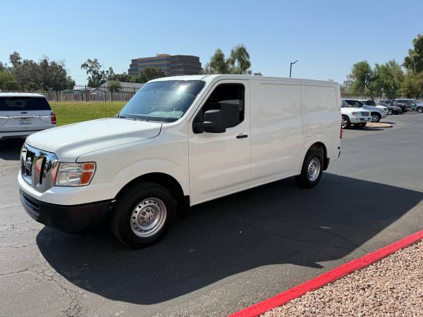 2019 Nissan NV 1500 Cargo, excelente conducción, un solo dueño, súper limpio - $10,500 (Phoenix)63470594573185123