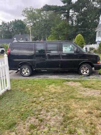 Furgón Chevy Express 2005 - $2,200 (Burlington)63615214290561121