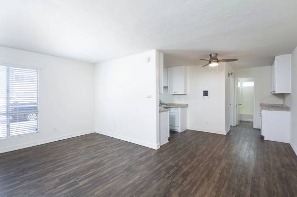 $2,095 / 1br - 650ft2 - *OPEN HOUSE: 9/27 10AM-12PM* 1 BR with Parking just 1 Block from Ocean (Imperial Beach)63865592923905121
