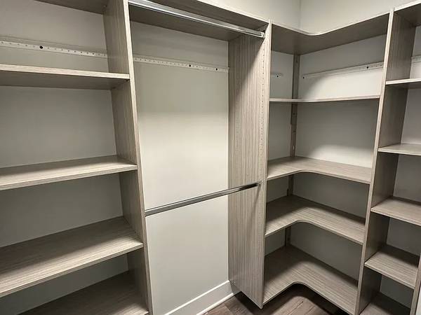 $600 Bright 1 Bedroom Apartment ~ Close To Everything! (Glencoe, IL)63688333774209123