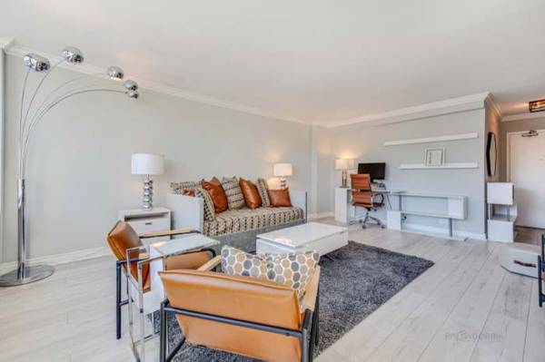 $1,450 / 1br - 800ft2 - Updated bright and airy space (Chicago)63898601765250122