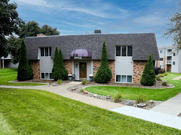 $1,040 / 2br - 770ft2 - Encuentra tu espacio, encuentra tu gente, encuentra tu hogar (3915 Winona Way, Sioux City, IA)63846412475779120