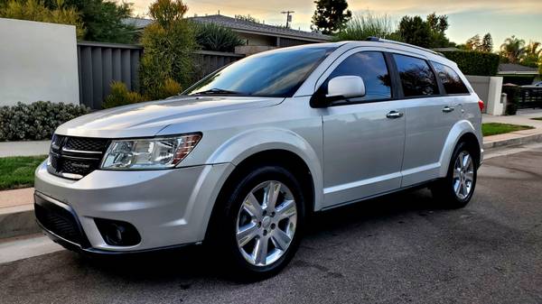 2012 Dodge Journey CREW SPORT Edition con cuero, bajos 106k millas - $7,300 (Northridge)63618267876995121