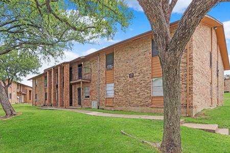 $1,400 / 2br - 975ft2 - Greenspace, High-Speed Internet Access, Range (5324 Preakness Ln, Dallas, TX)63796601775619122