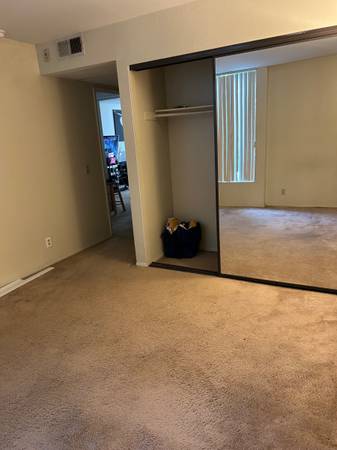 $1,300 / 2br - Unfurnished Private Bedroom / Private Bath / Parking Space (Studio City)64035740285698122