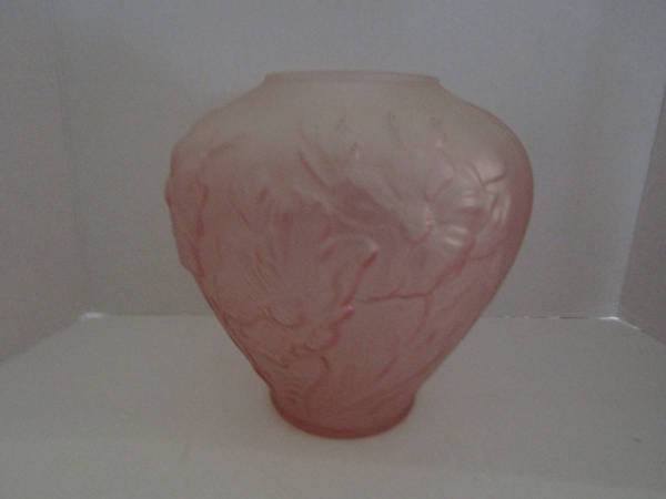 Pink Frosted Glass Vase w/ embossed floral design 4" tall 1