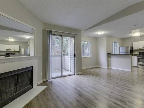 $2,092 / 1br - 700ft2 - 1 Minute walk to Redmond B-Line - Come Tour TODAY! (Redmond)63688532227843121