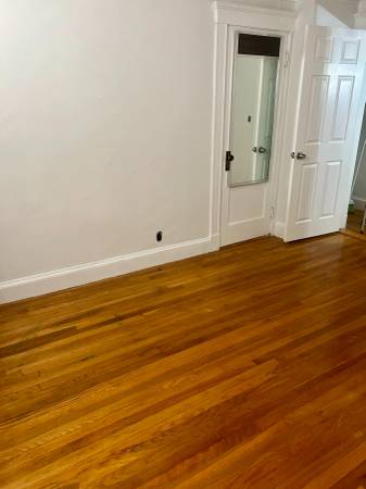 $1,200 / 1br - 143ft2 - Habitación privada - ¡Todos los servicios + Lavadora/Secadora + WIFI incluidos! Disponible AHORA (Brighton / Oak Sq)63699276177283122