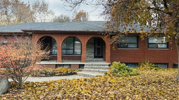 Spacious Renovated 3-Bedroom Main-Floor Apartment in Maple! 1