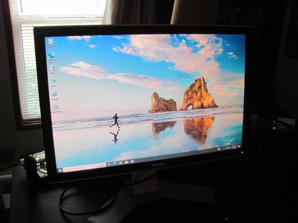 20" Dell Widescreen Computer Monitor 1