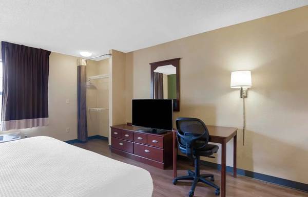 $430 / 1br - Live in Comfort - No Lease, No Deposit! (9650 East Geddes Ave, Englewood, CO)63844741725699123