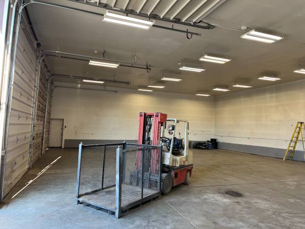 $3,000 / 2806ft2 - EN ALQUILER - GARAJE / TERMINAL DE CAMIONES (LODI, OH)64150294123521124