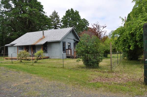 $310,000 / 2br - 912ft2 - Escape to your own private haven with this cozy 2-bed 1-bath home (Veneta)63977275702402120
