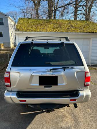 2003 Nissan Pathfinder LE 4WD - POCAS MILLAS - $4,000 (Norwood)63469917257987123