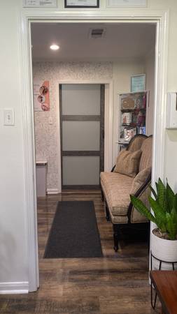$500 / 4br - Suites privadas para terapeutas de masajes, esteticistas y técnicos de pestañas (Baton Rouge)63655175683843120
