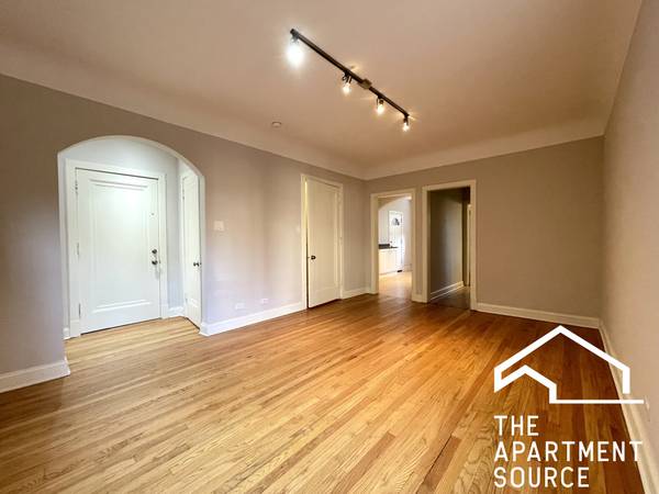$1,570 Logan Square – Spacious Studio – Courtyard Building Near California L (Logan Square)63898860505474120