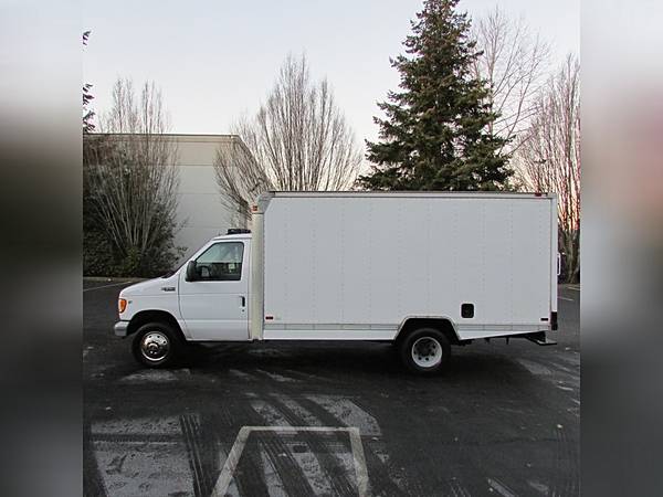 2000 Ford Econoline E350 14 Foot BoxTruck Only 116k Miles FINANCING AV - $7995.0063475158926467123