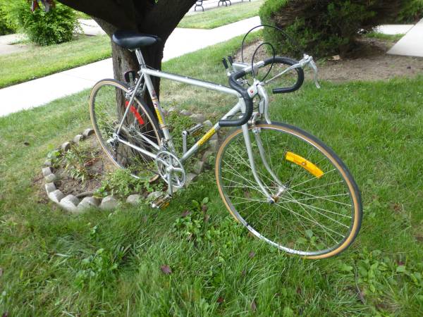 for sale classic racing road 18 speed bike has wheel rims nice fast 1