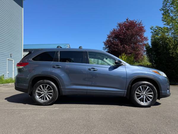 One Owner Locally Owned 2017 Toyota Highlander XLE >>86k>> - $27,995 (Daily Deals Auto Sales Lynnwood)63624427699841123