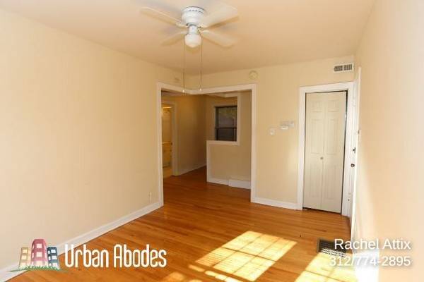 $1,850 / 1br - 700ft2 - $300 OFF MONTH 1! Amazing 1 Bed w/Deck and Parking Available! Nov. 1st (Lakeview)63898733416451124