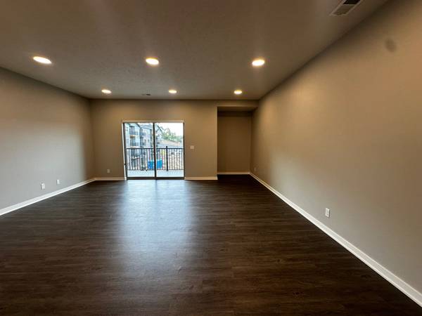 $1,725 / 2br - 1244ft2 - Only Two Left! (Bellevue/Offutt Air Force Base)64021005776771121