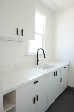 $1,295 / 200ft2 - Jr Studio w/ Private Kitchen and Shared Bathroom Available NOW (oakland downtown)63797037539203122