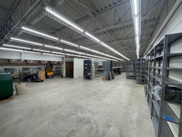 $3,000 / 4000ft2 - The very best in Commercial Space for Manufacturing, Assembly, Retail (Hillsboro)63932055921411121