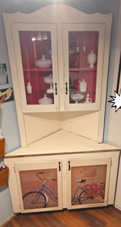 Corner Hutch/Cabinet 1