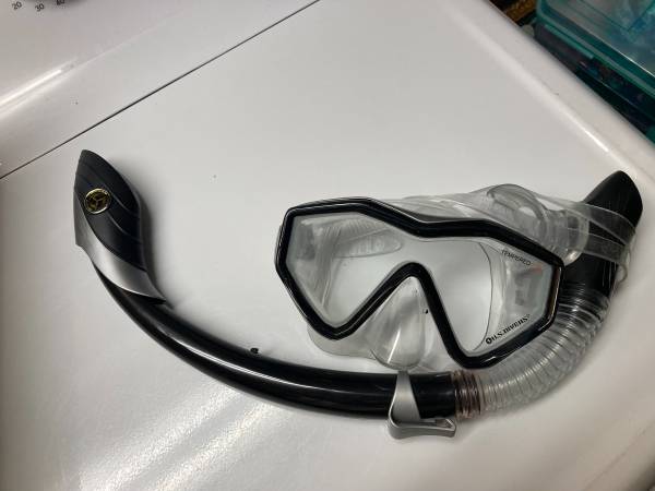 U.S. Divers Admiral 2LXDry Mask and Snorkel set 1