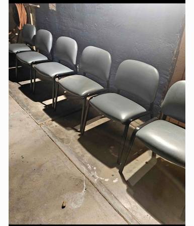 6 dinner chairs like new Condition 1