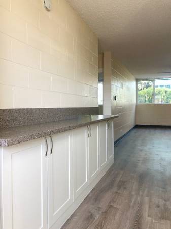 $2,652 / 2br - 778ft2 - Beautiful kitchen w/above the gas range microwave (Punahou and Young)63939789076739122
