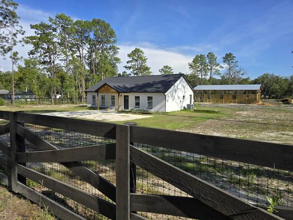 $4,300 / 3br - 1696ft2 - 5-Acre Equestrian Property with Barn – Near WEC / HITS  Flexible Lease (Morriston)63963327923075123