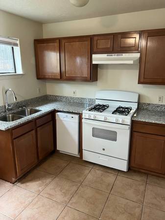 $2,295 / 3br - 01107ft2 - Townhome de esquina con amplio patio cerca de Plaza (Santa Fe)63806118206595124