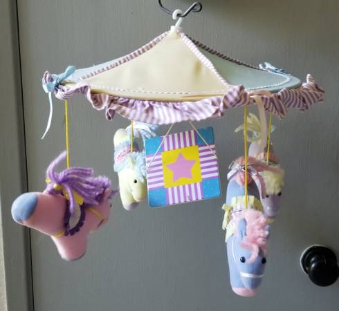 Adorable Crib Animal Mirror Mobile and 4 Baby Blankets 1